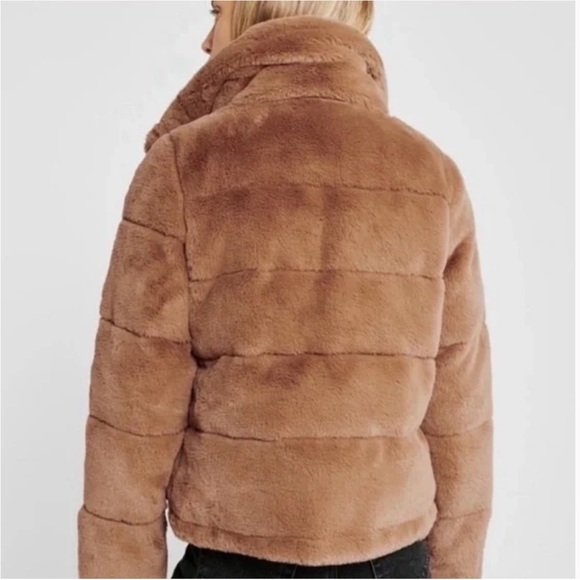 Abercrombie & Fitch: Mini Faux Fur Puffer Jacket. Size: Small. - Picture 3 of 6